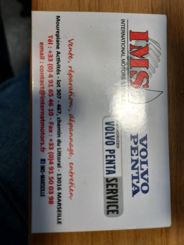 Réparation de moteur de bateau diesel de la marque Mercury sur un bayliner à Marseille dans les Bouches-du-Rhône