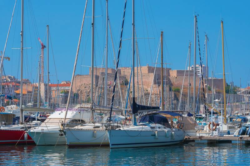 Recherche un réparateur de bateau à Porquerolles