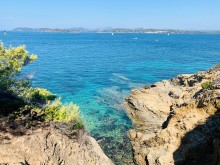 Louer nos bateaux à moteur et passer une journée extraordinaire sur l’île de Porquerolles