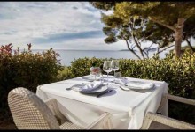 Cherche table gastronomique Michelin avec carte des vins exigeante vue sur mer proche  La Ciotat La table de Nans